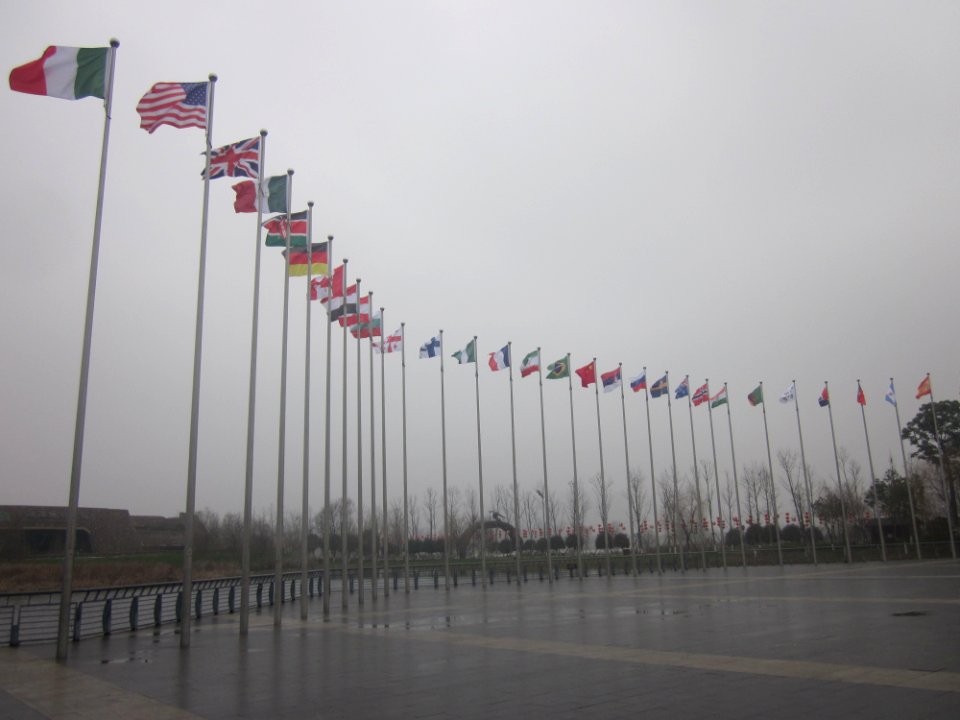 Flags of many counties are raised in Yanghu Wetland Park