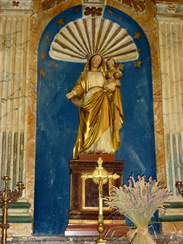 Flaignes (Ardennes) église, statue madonna et enfant