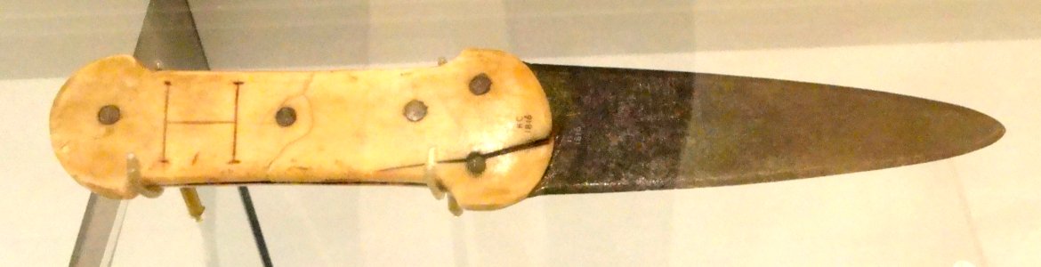 Flensing knife, Nunatsiarmiut-Nunavimiut, S. Baffin Island, eastern Hudson Bay, 1910-1914 - Royal Ontario Museum - DSC00289 photo