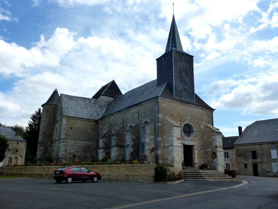 Flaignes (Ardennes) église Saint-Laurent, extérieur 01