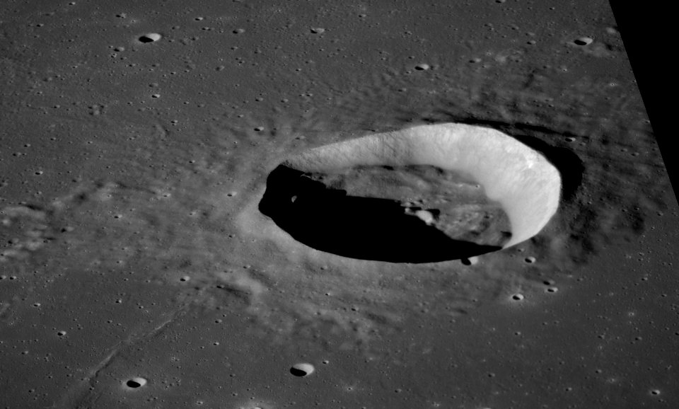 Flamsteed crater AS12-52-7749