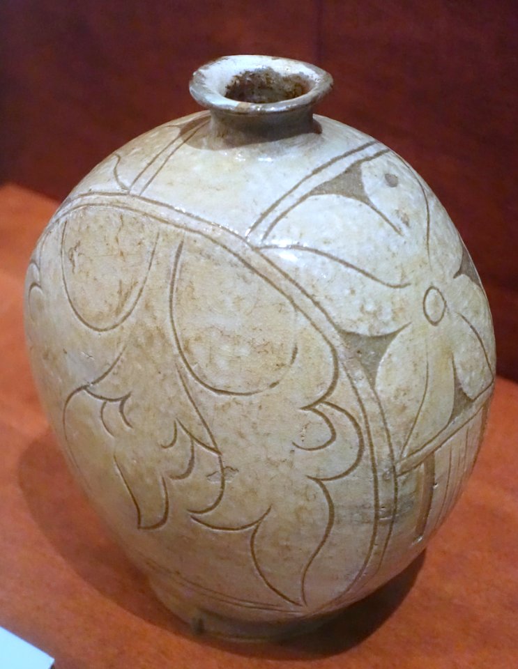 Flask with flower design, buncheong ware, Korea, Joseon, 15th-16th century, stoneware - National Museum of Natural History, United States - DSC00507