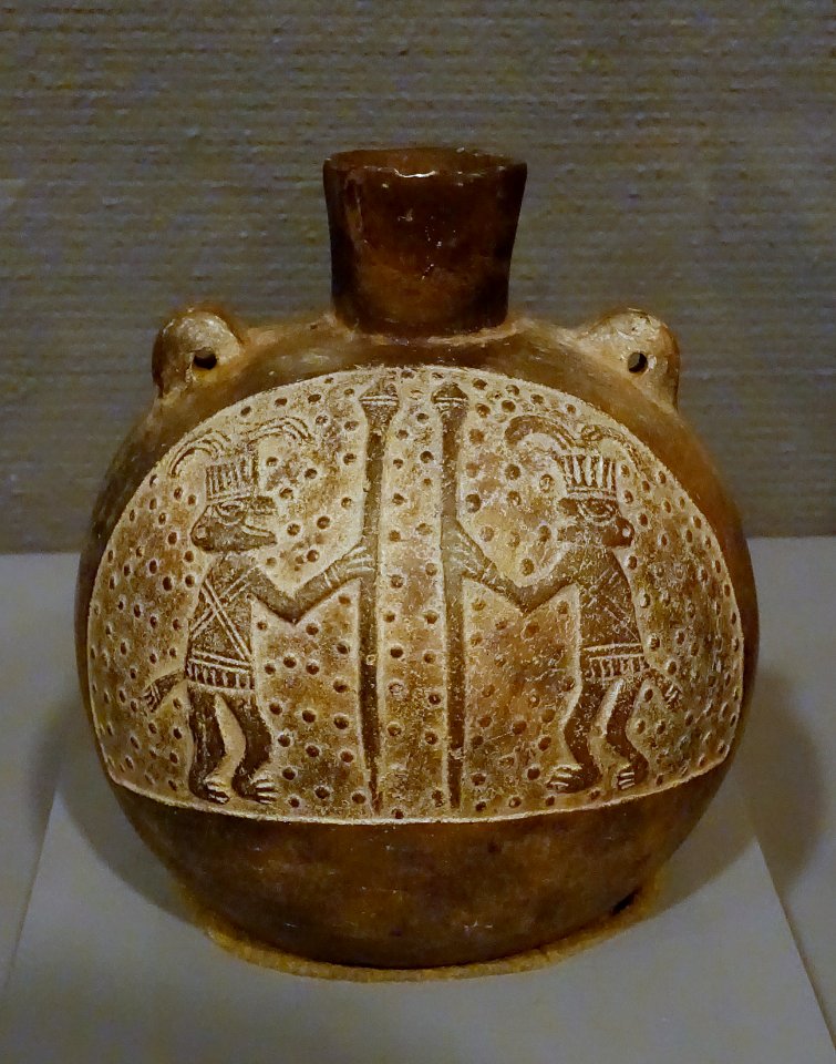 Flask-shaped bottle, Peru, Chimu-Casma, north coast, c. 1400 AD, blackware - Krannert Art Museum, UIUC - DSC06444