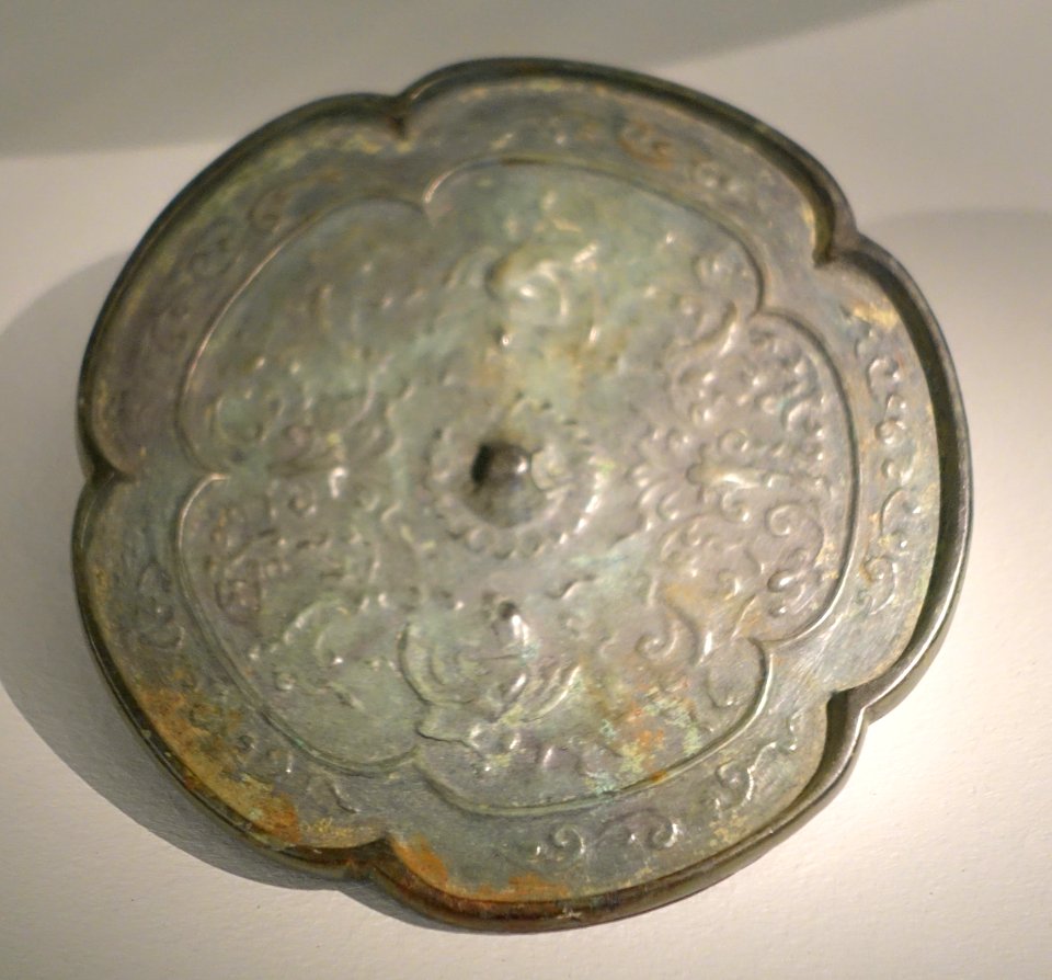 Five-lobed mirror with decoration in relief of two birds among floral scrolls, Korea, Goryeo, 918-1392 AD, bronze - Östasiatiska museet, Stockholm - DSC09413