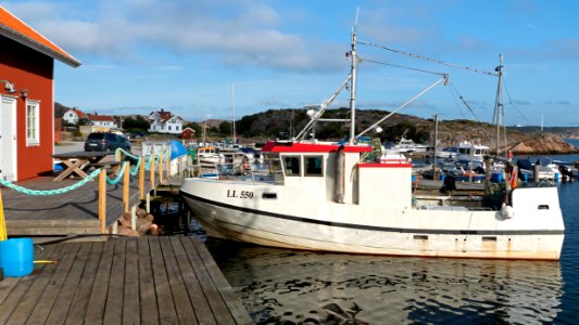 Fishing boat LL550 Burö in Norra Grundsund harbor