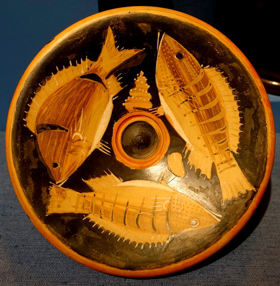 Fish plate, Campanian Greek, 299-200 BC, painted terracotta, red-figure technique - Portland Art Museum - Portland, Oregon - DSC08970