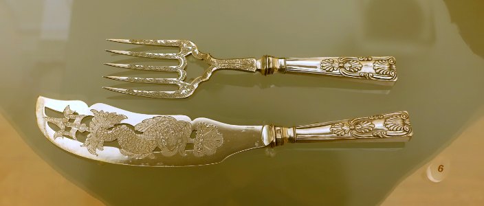 Fish knife and fork, by JHCL, Porto, 1836-1843, silver - Museu Nacional de Soares dos Reis - Porto, Portugal - DSC00553