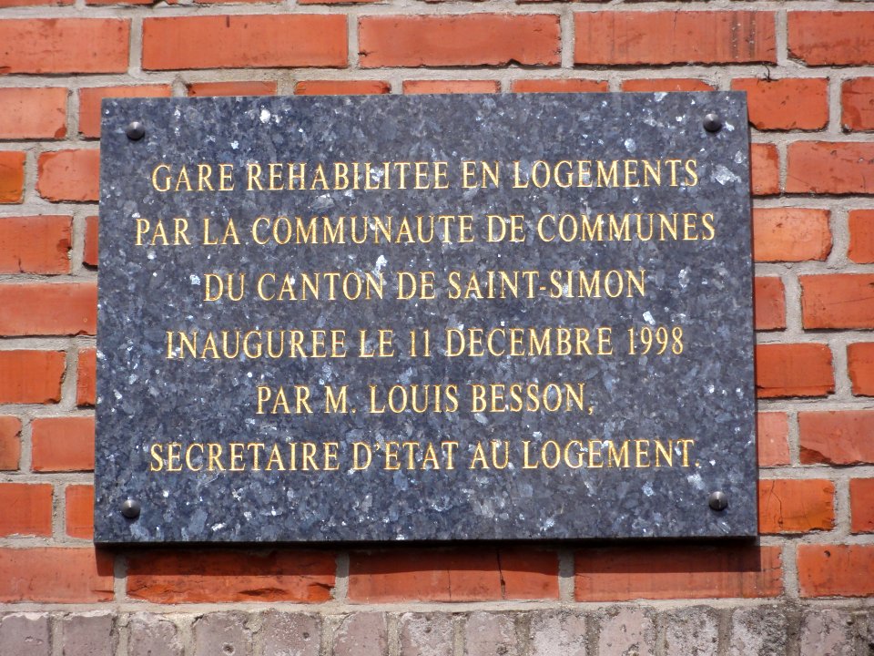 Flavy-le-Martel (Aisne) la gare réhabilitée, plaque
