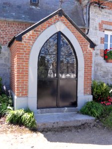 Flaumont-Waudrechies (Nord, Fr) chapelle devant maison