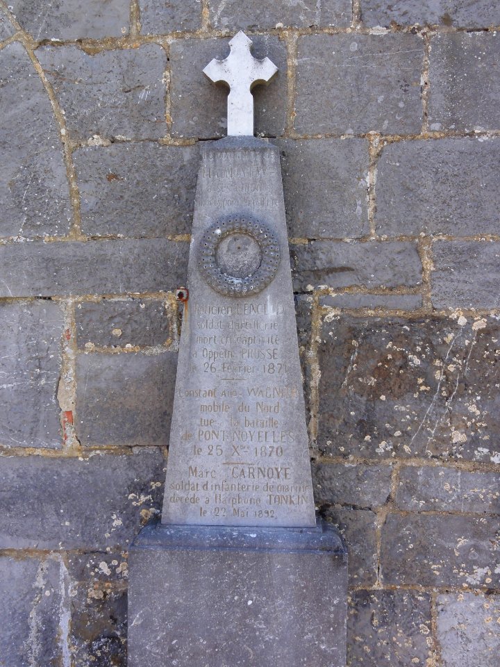 Flaumont-Waudrechies (Nord, Fr) petit monument aux morts