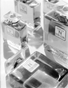 Flacons van parfum N van Lucien Lelong, Bestanddeelnr 190-0878