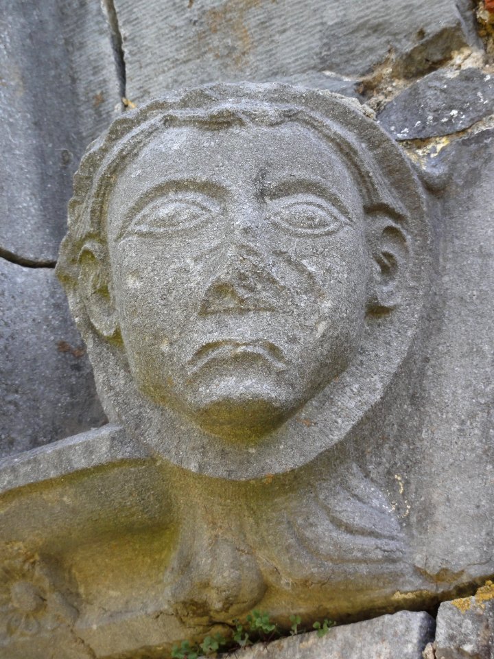 Flaumont-Waudrechies (Nord, Fr) chapelle ancien cimetière, detail