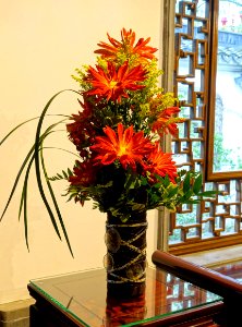 Floral arrangement - Lan Su Chinese Garden - Portland, Oregon - DSC01372