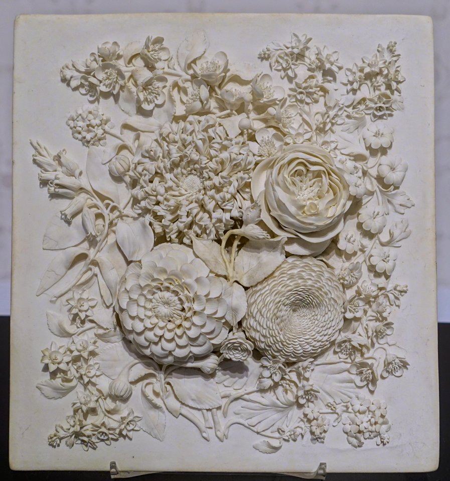 Floral plaque, England, Bristol, c. 1776, hard-paste porcelain - Montreal Museum of Fine Arts - Montreal, Canada - DSC09423