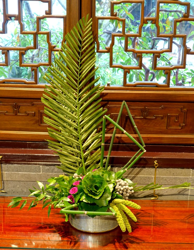 Floral arrangement - Lan Su Chinese Garden - Portland, Oregon - DSC01465