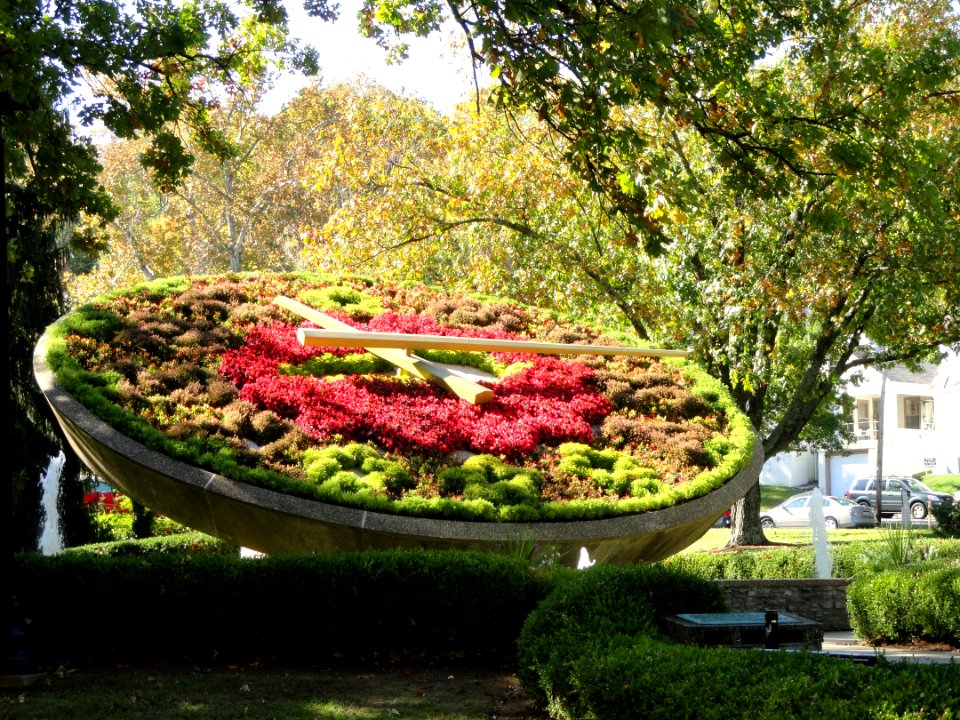 Floral Clock - Kentucky State Capitol - DSC09154