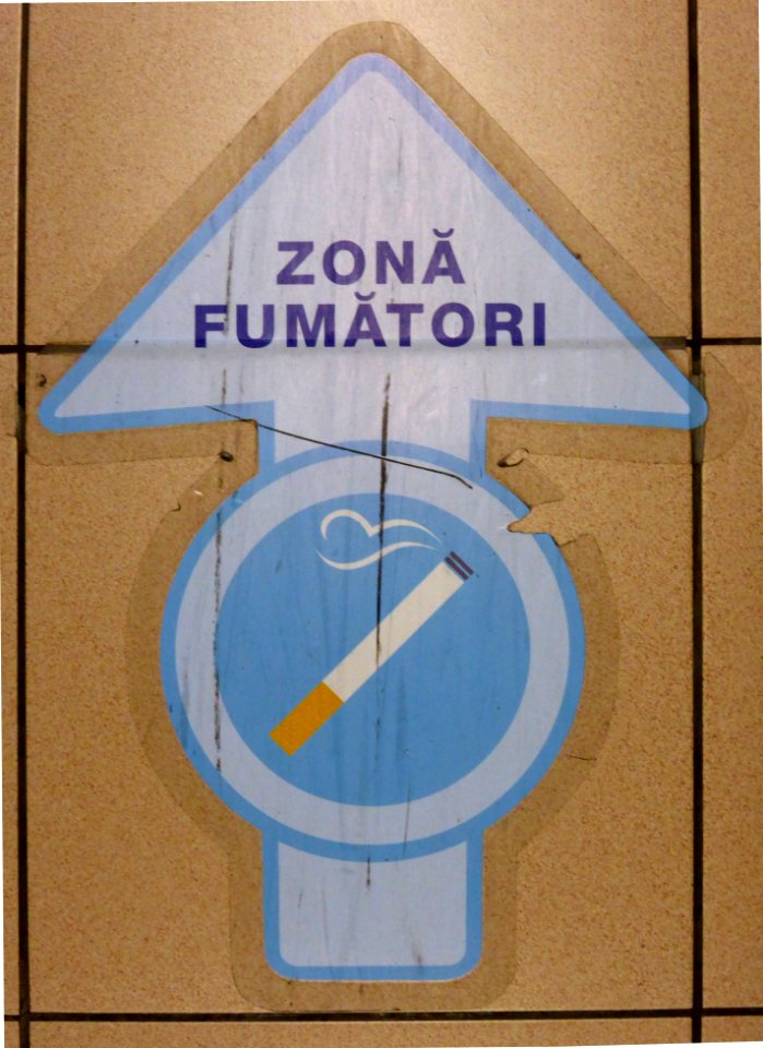 Flughaveno de Bukareŝto, zono por fumantoj, 1