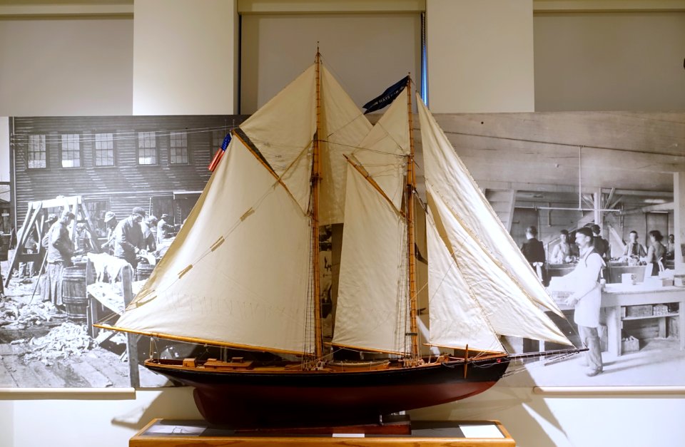 Fishing Schooner John Hays Hammond, model by Thomas A. Irving, 1916, wood, metal, cloth, cordage, paint - Cape Ann Museum - Gloucester, MA - DSC01386