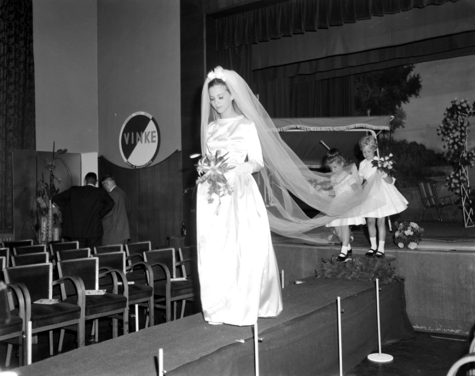 Fleuropiade 1963 te Utrecht gehouden. Bruidsjapon, Bestanddeelnr 915-2277
