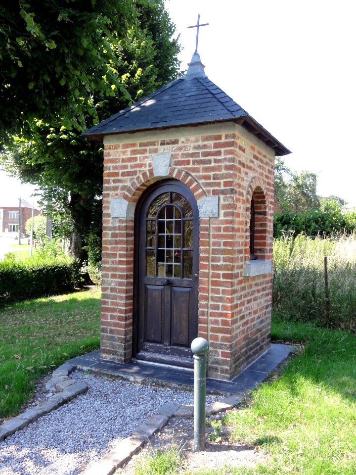 Floyon (Nord, Fr) chapelle, place de la Mairie