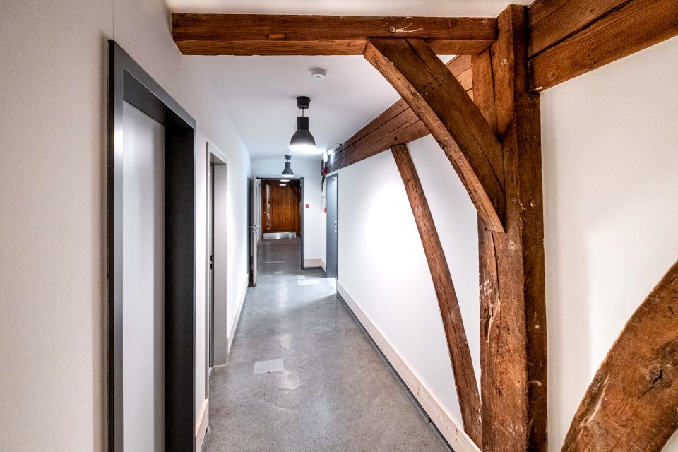 Flur mit Toiletten im Obergeschoss der Kelter in Tübingen