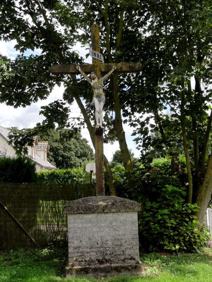 Fluquières (Aisne) Calvaire C