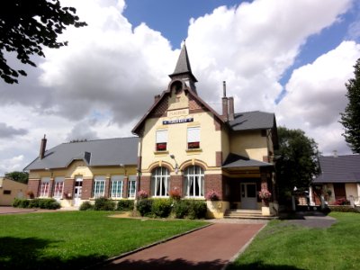 Fluquières (Aisne) mairie-école