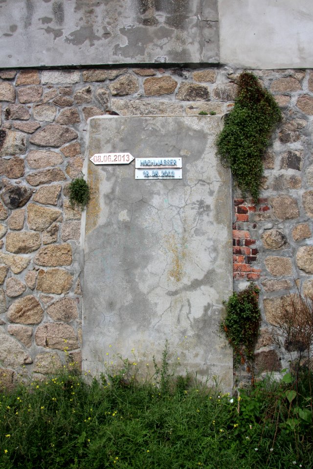 Flood-Level-Sign an der Elbe in Coswig-Anhalt
