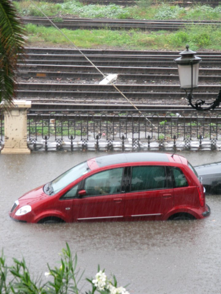 Flood - Via Marina, Reggio Calabria, Italy - 13 October 2010 - (32)