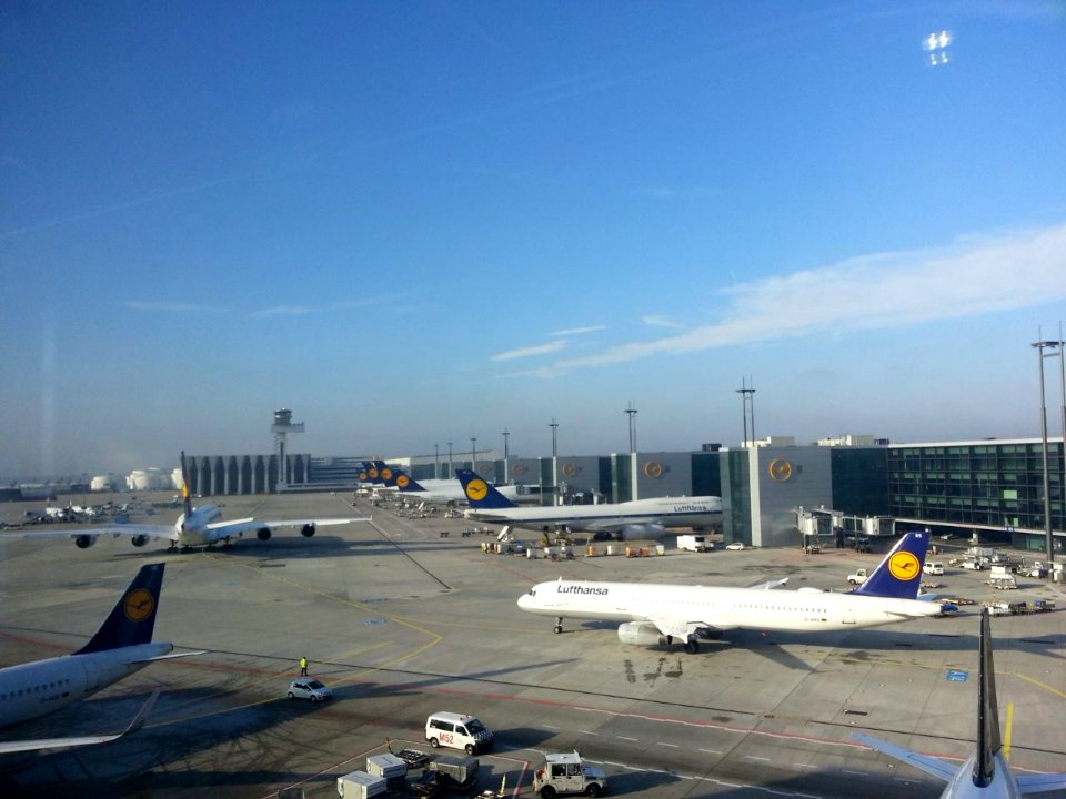 Flughafen-Frankfurt-T1-Retro747