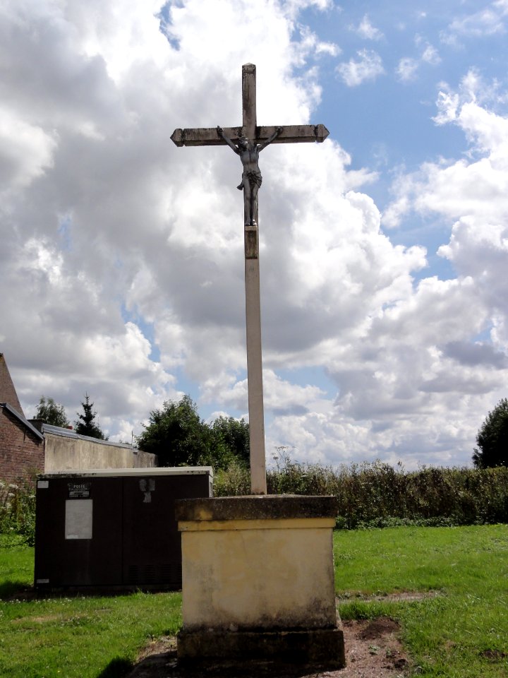 Fluquières (Aisne) Calvaire A
