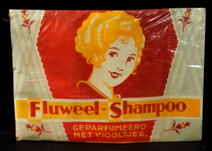 Fluweel-Shampoo geparfumeerd met viooltjes, pic1 photo