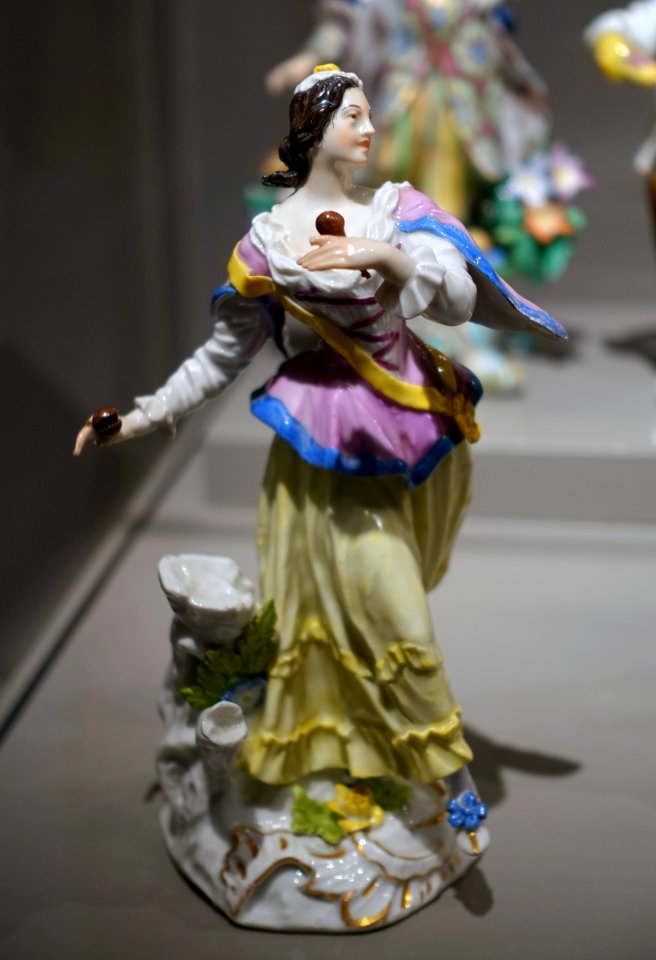 Flora, Friedrich Elias Meyer, Meissen Porcelain Factory, c. 1760, hard-paste porcelain - Wadsworth Atheneum - Hartford, CT - DSC05228