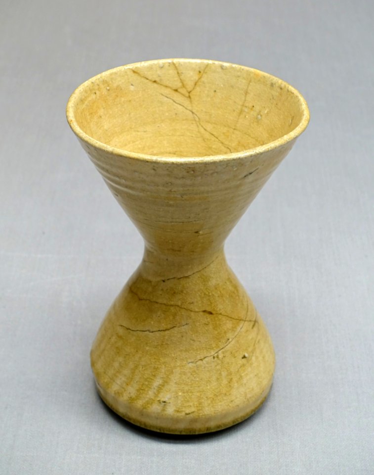 Flower vase in the shape of a standing drum, Mino ware, Kiseto type, Japan, Azuchi-Momoyama period, 1500s AD, ceramic - Tokyo National Museum - Tokyo, Japan - DSC08953