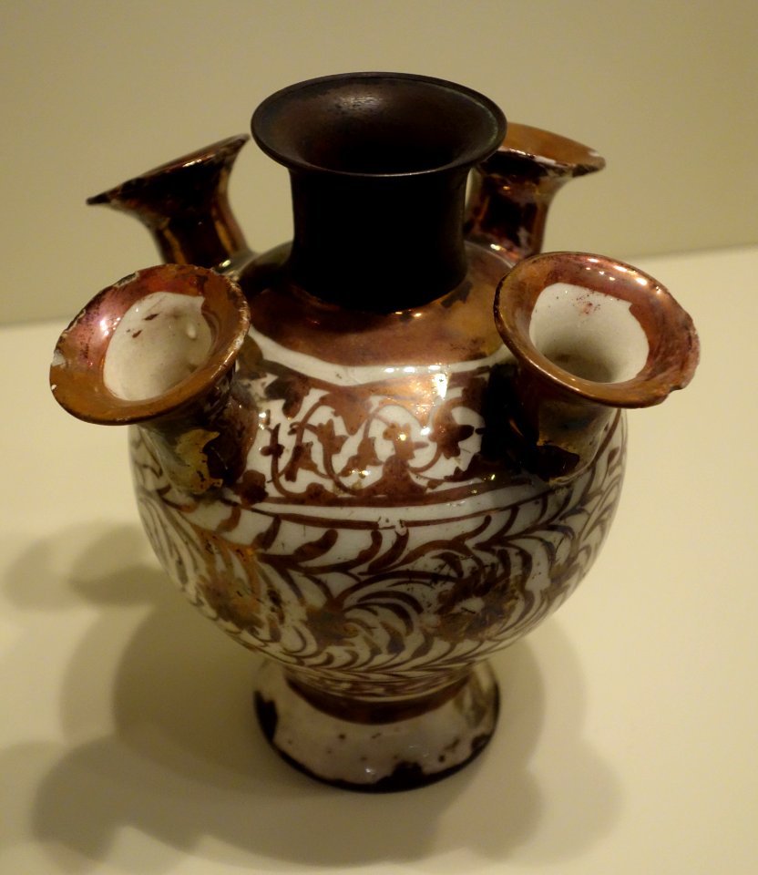 Flower Vase, Iran, Safavid period, 2nd half of 17th century, earthenware with overglaze luster painting - Cincinnati Art Museum - DSC04119