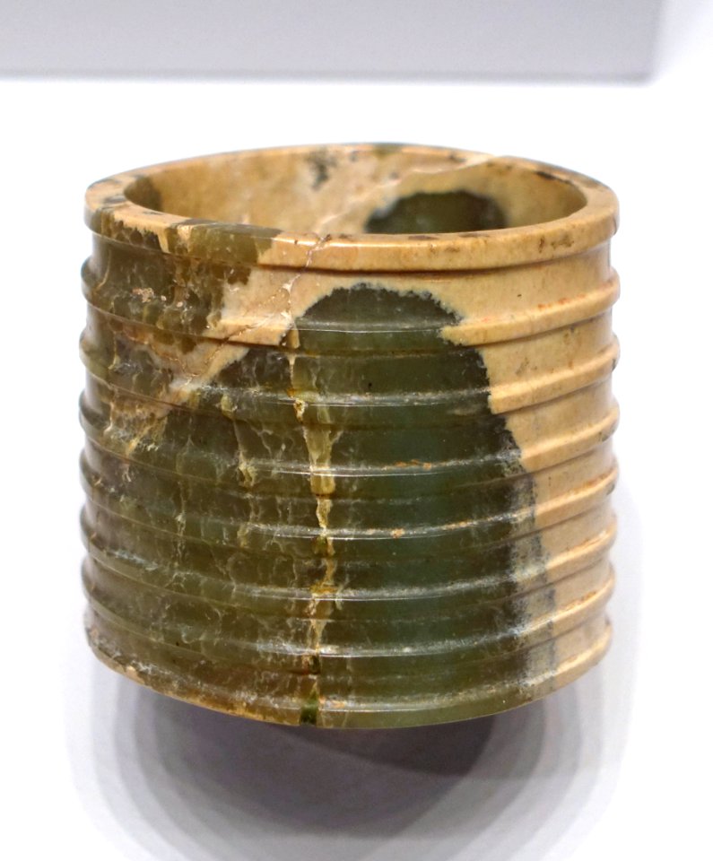 Fluted Ring, China, probably Shandong province, Neolithic period, Longshan culture, 2500-2000 BC, nephrite - Arthur M. Sackler Museum, Harvard University - DSC00800