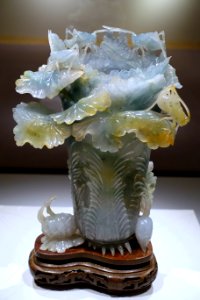 Flower vase in the shape of Chinese cabbage, China, Qing dynasty, 18th-19th century, jadeite - Matsuoka Museum of Art - Tokyo, Japan - DSC07382