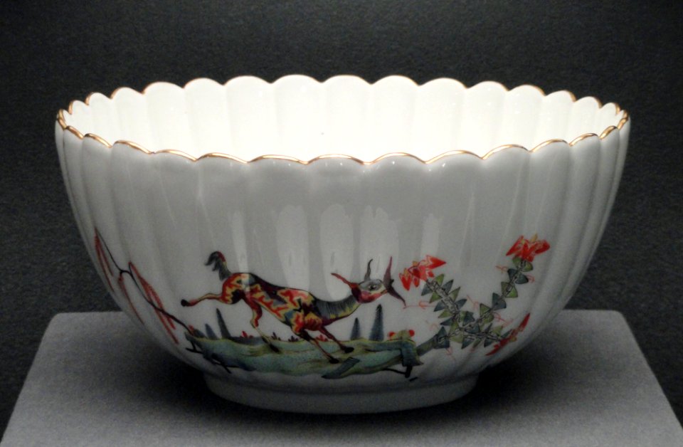 Fluted bowl, c. 1730-1735, Meissen, painting attributed to Adam Friedrich von Lowenfinck, hard-paste porcelain, overglaze enamels, gilding - Gardiner Museum, Toronto - DSC00915