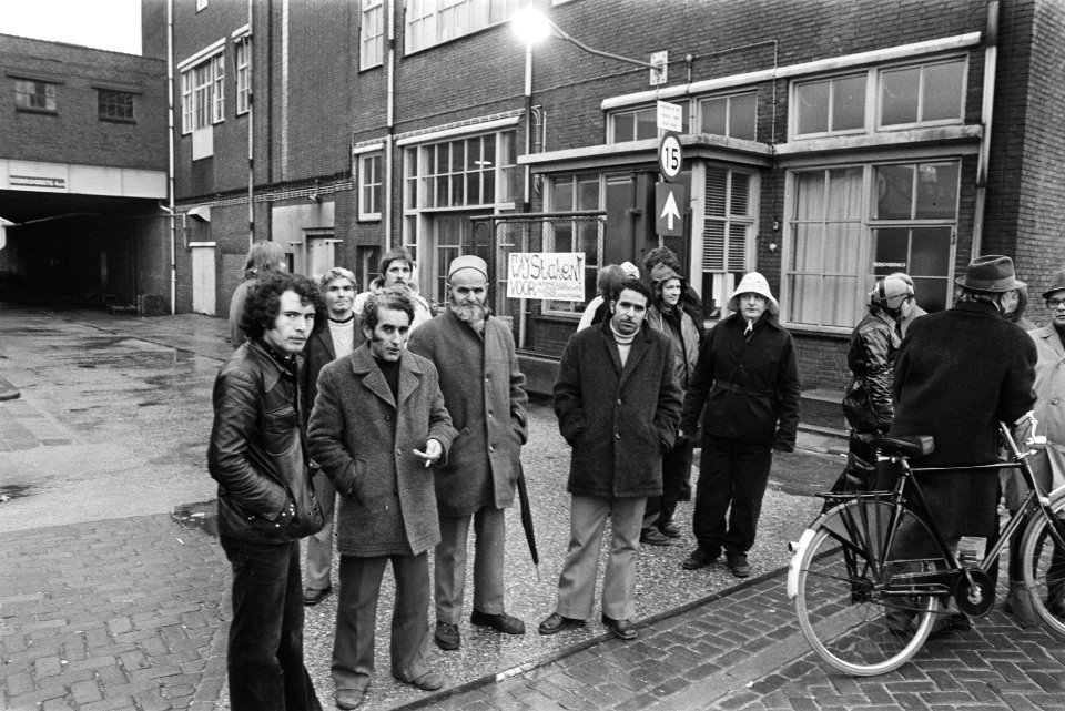 Flipje (Betuweconserven) in Tiel in staking inschrijving in NVV-aktiecentrum, Bestanddeelnr 929-0169