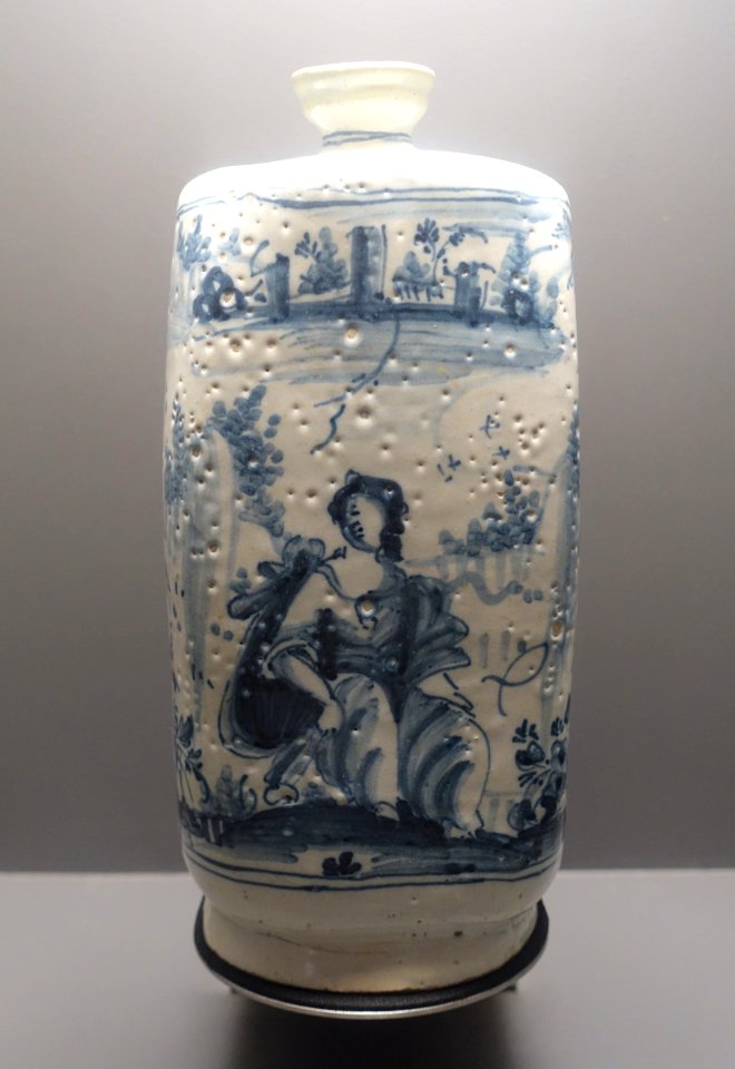 Flask, 18th century - Alcázar of Seville, Spain - DSC07362
