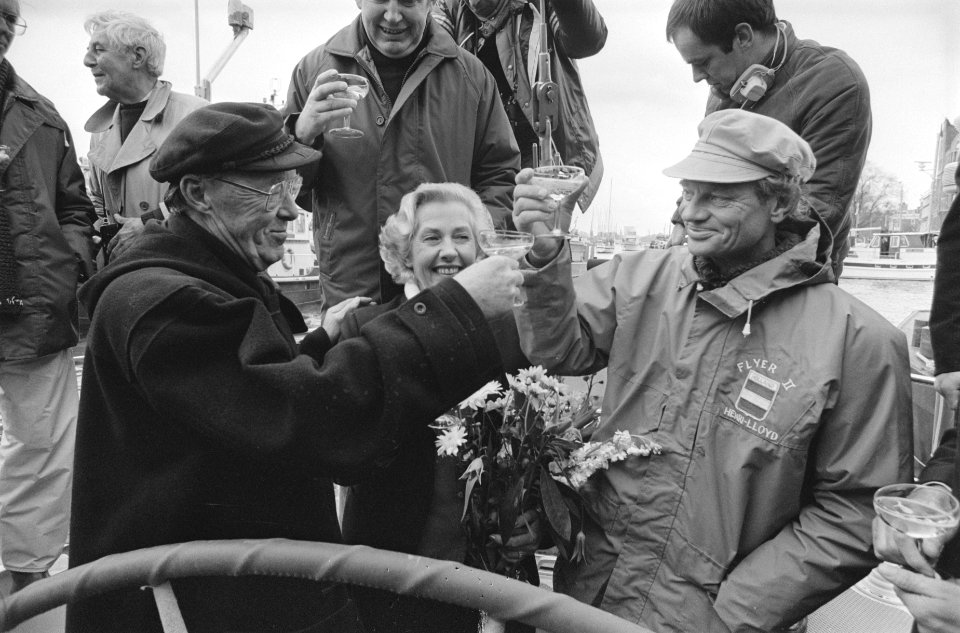 Flyer komt aan in Rotterdam na winnen van Whitbread zeilrace. Prins Bernhard too, Bestanddeelnr 932-0989