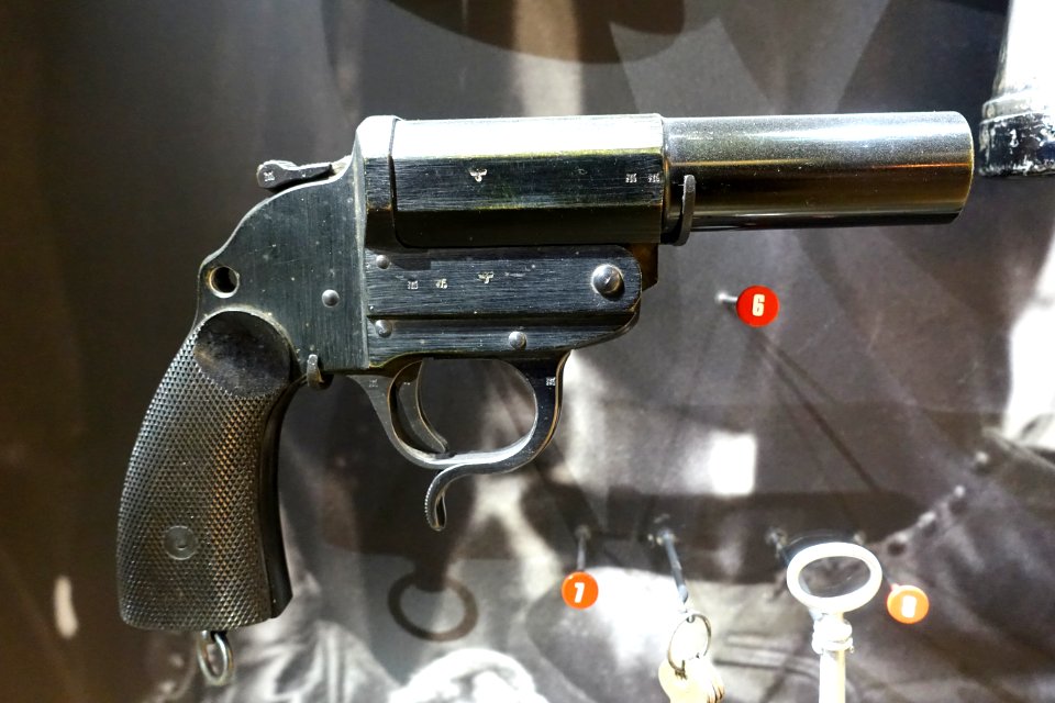 Flare pistol, U-505, World War II - Museum of Science and Industry (Chicago) - DSC06765