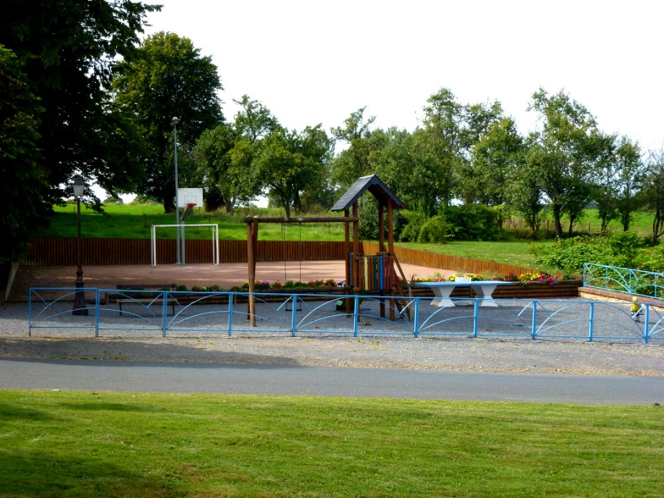 Fligny (Ardennes) aire de jeux