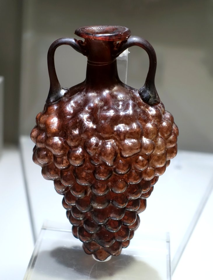 Flask, Vorsen tumulus, Limbourg province, molded glass - Cinquantenaire Museum - Brussels, Belgium - DSC08715