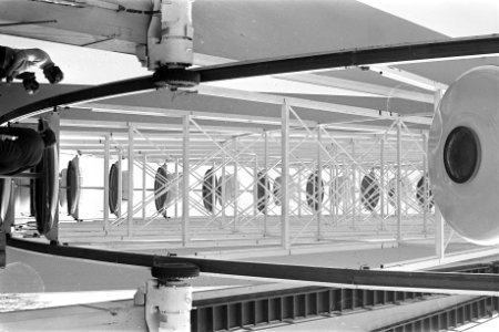 Floriade in Amsterdam in aanbouw gedeelte van reuzenrad met gondels, Bestanddeelnr 925-4556