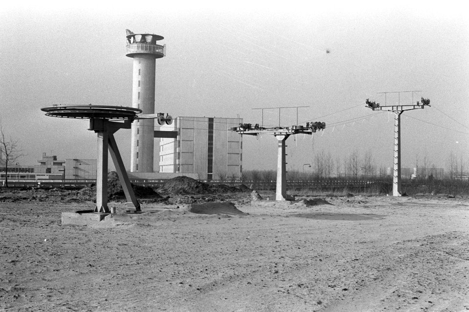 Floriade 72 in Amsterdam kabelbaan in aanbouw, Bestanddeelnr 925-3605