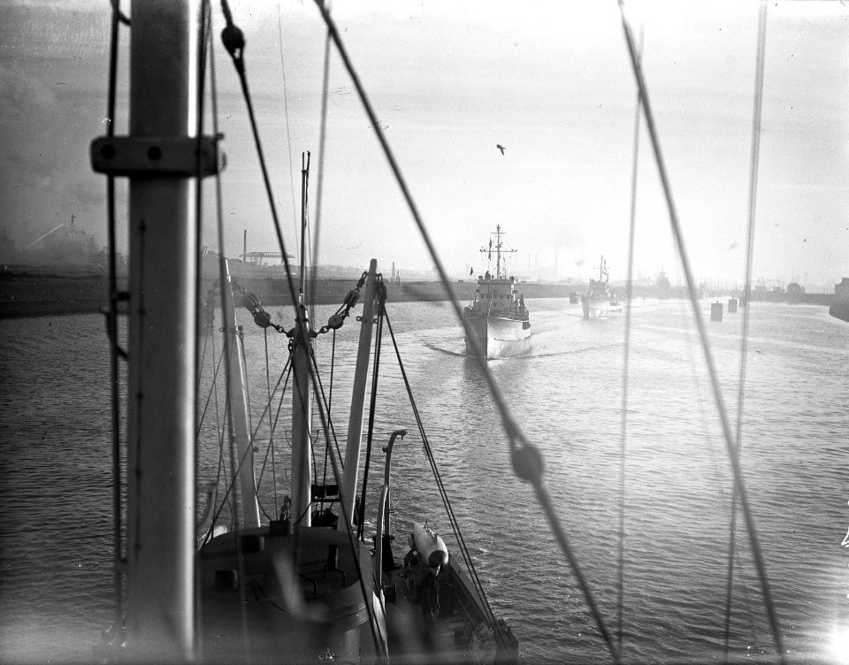 Flotille mijnenvegers naar Den Helder van IJmuiden. Het uitvaren, Bestanddeelnr 902-5927