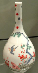 Flask, c. 1730, Meissen, hard-paste porcelain with overglaze enamels - Gardiner Museum, Toronto - DSC00522