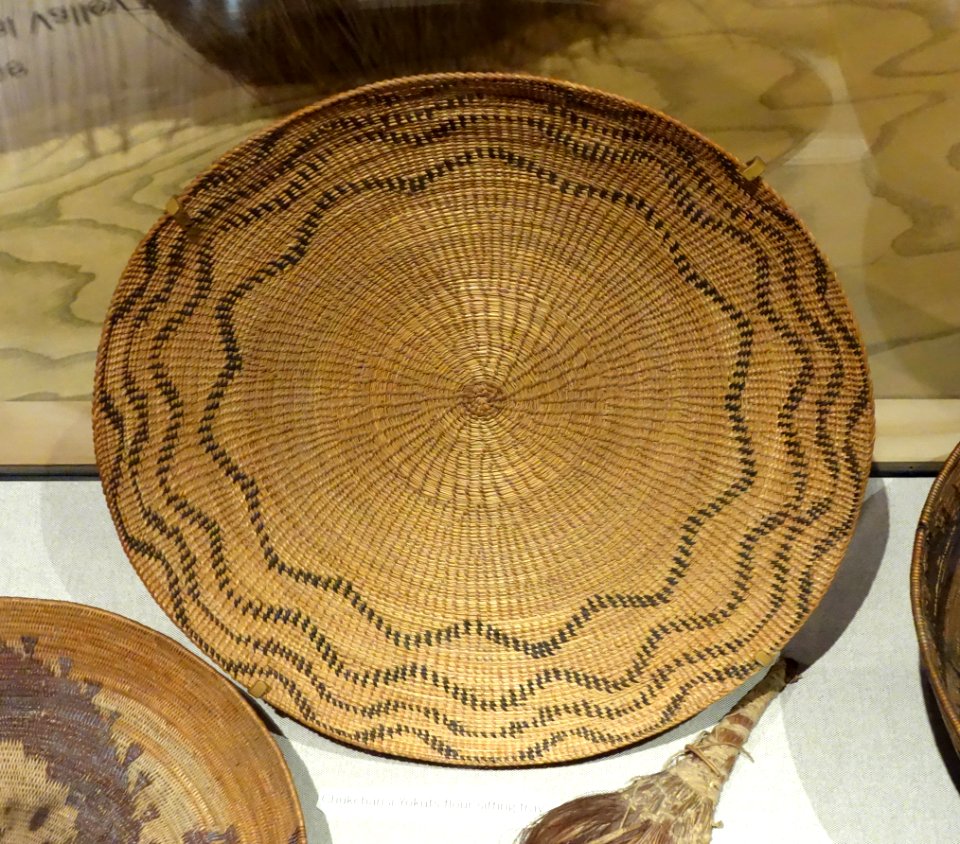 Flour sifting tray, Chukchansi Yokuts - Oakland Museum of California - DSC05002