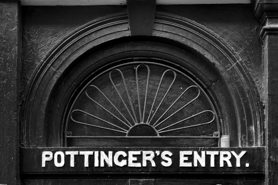 Gateway pottinger's entry belfast